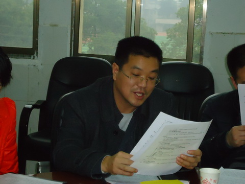 公司党委副书记唐康伟发表意见