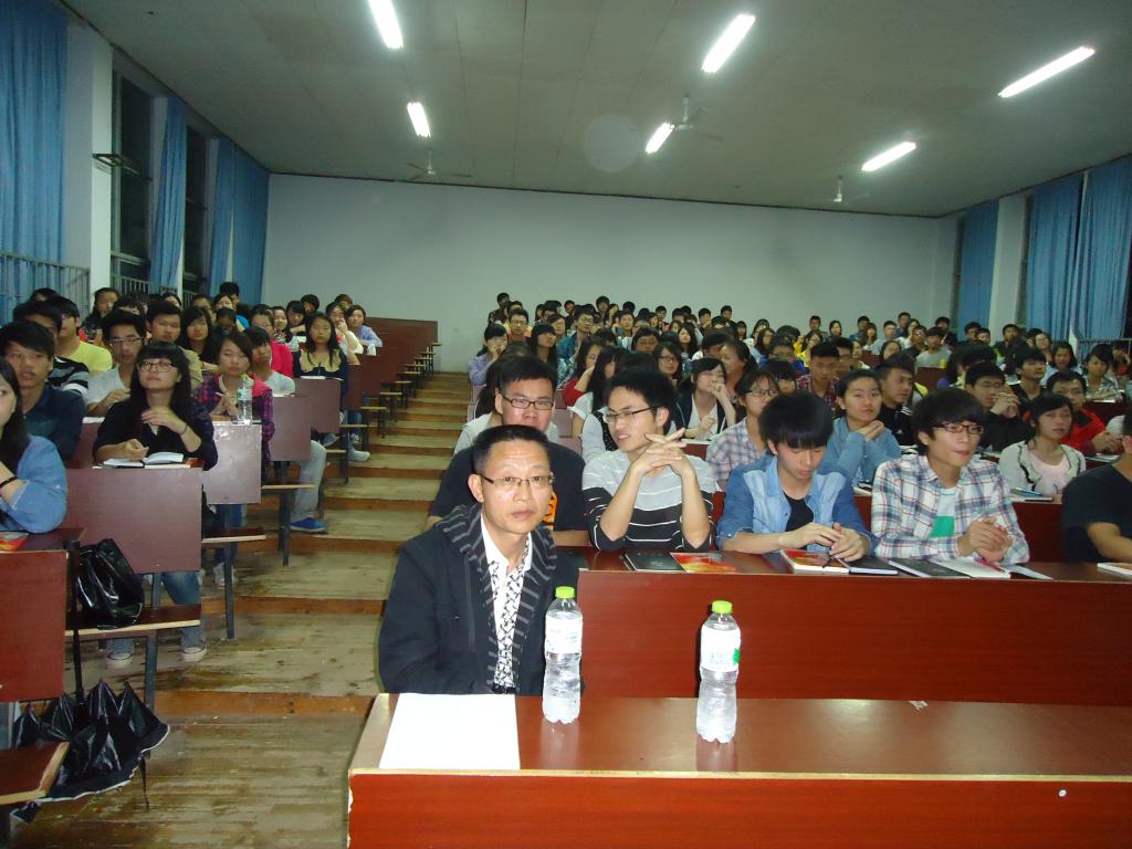 公司党委副书记邹正生出席2班开学典礼