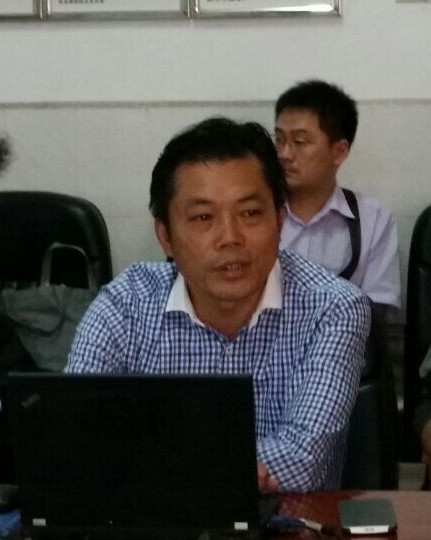 公司党委书记龙志坚