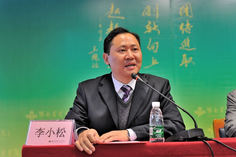 湖南省儿童医院公司党委书记李小松主持开班典礼