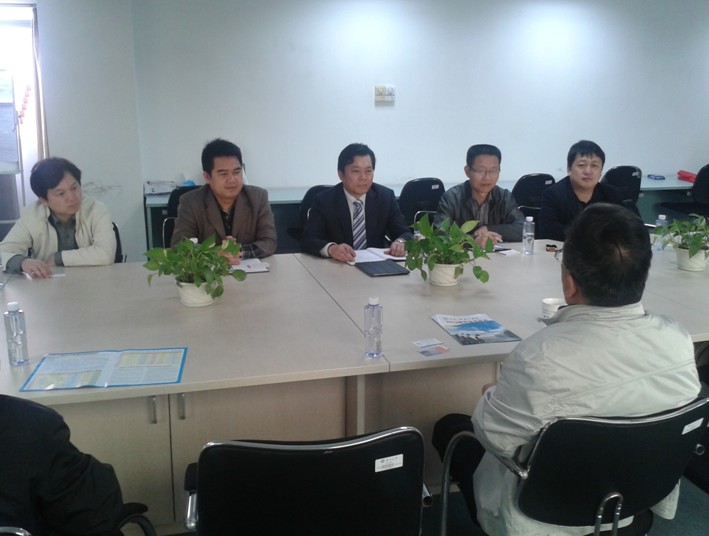 公司领导与暨南大学创业学院经理张耀辉教授一起座谈