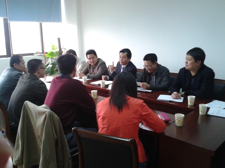 公司领导与华南师范大学创业学院常务副经理黄楷胤教授共同交流